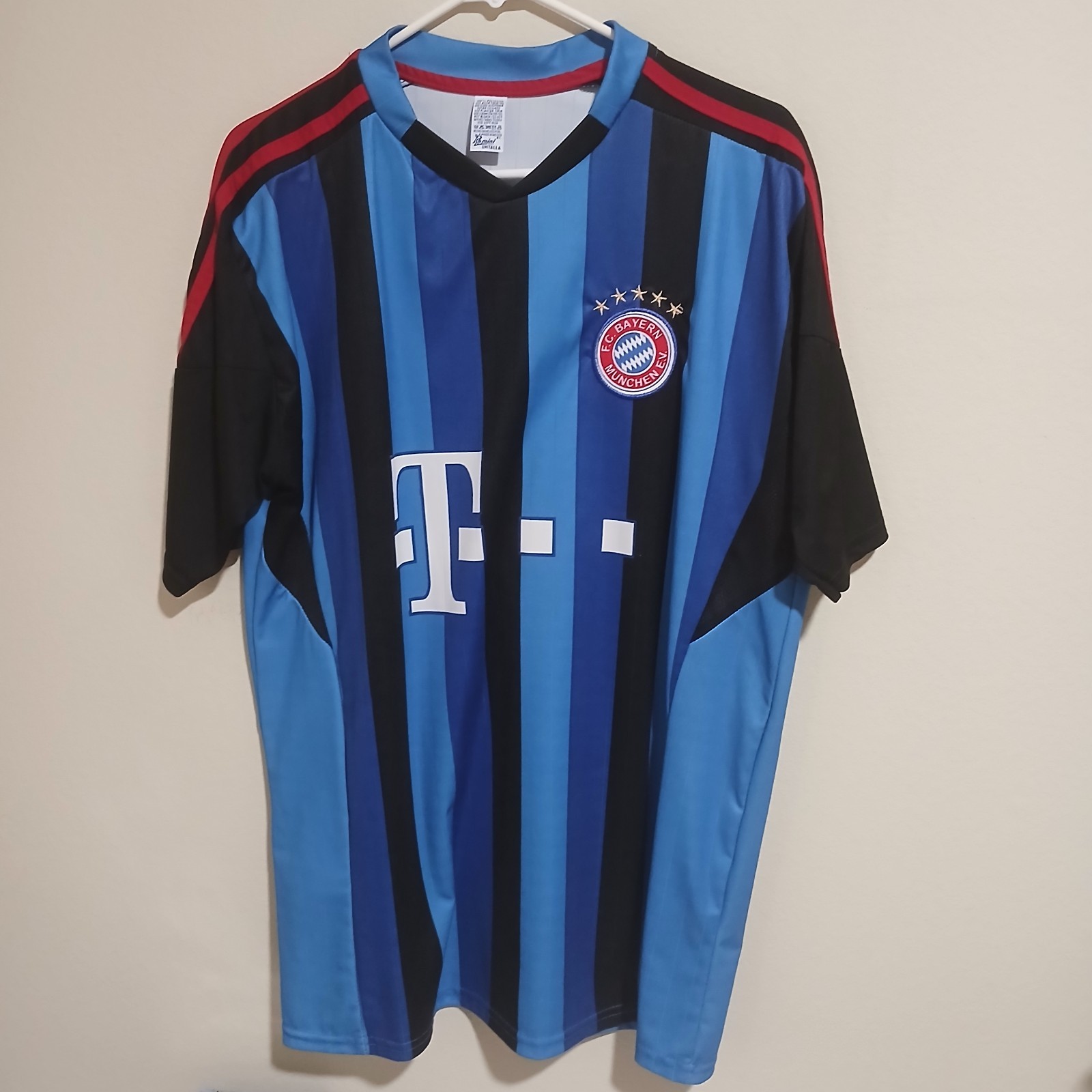 BAYERN MUNICH Football Jersey. Blue. XL.