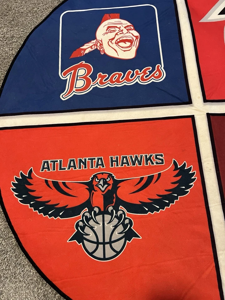 Alfombra Atlanta Pro Sports Teams 4 pies por 4 pies (Braves, Falcons, Hawks y United) Foto 3 de 4