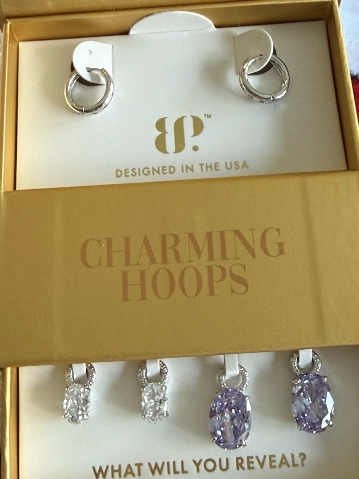 Aros con encanto Bomb Party All In The Details ER83134 CZ y topacio lavanda, rodio Foto 3 de 4