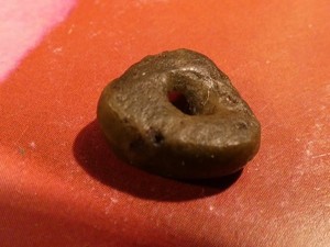 ANCIENT PRECOLUMBIAN MESOAMERICAN TRIANGLE GREEN JADE BEAD 10.9-4.1MM