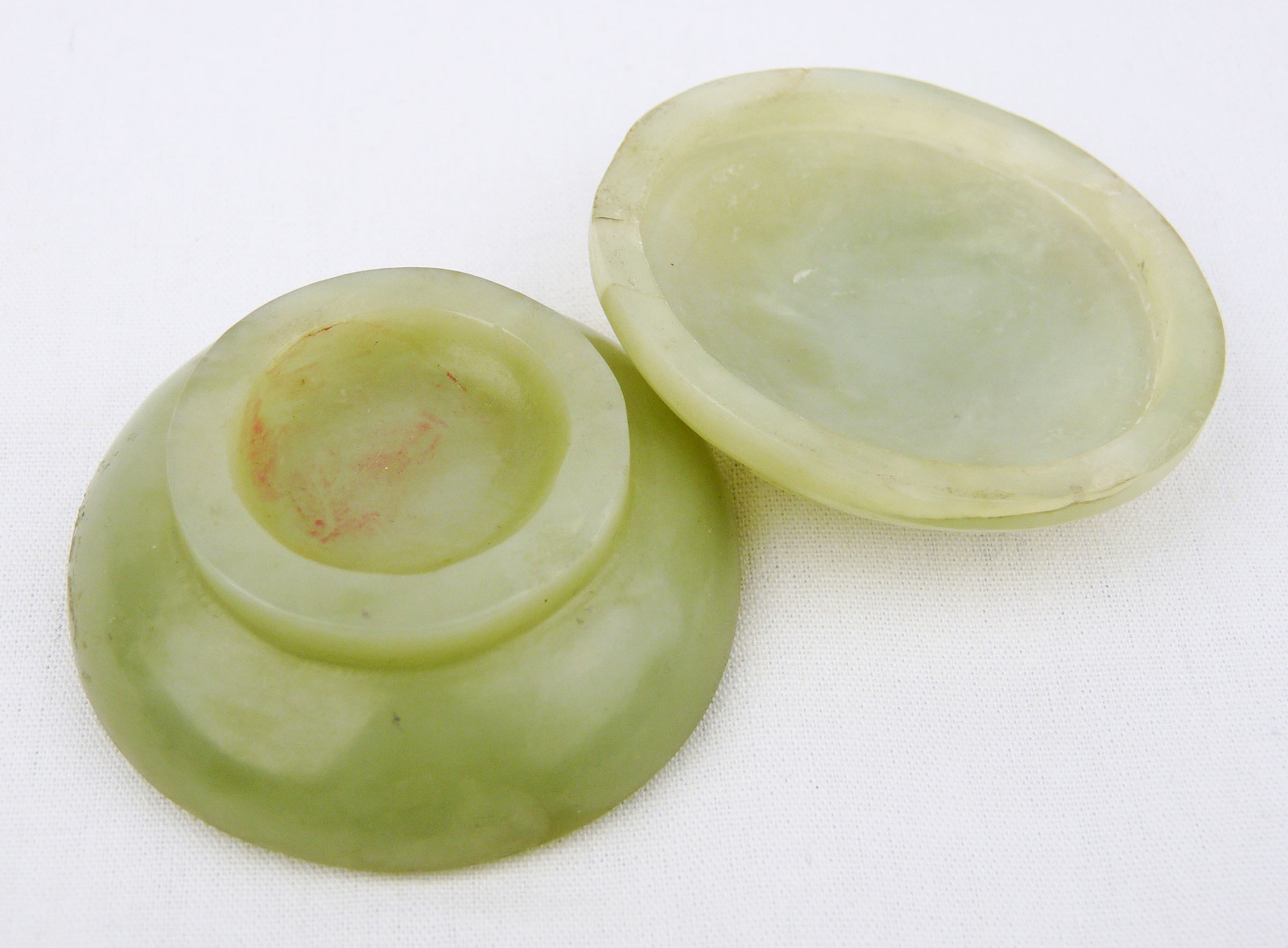 CHINE Ancienne boite en jade à décor de fleur de lotus couleur céladon Éclats Het nieuwste product