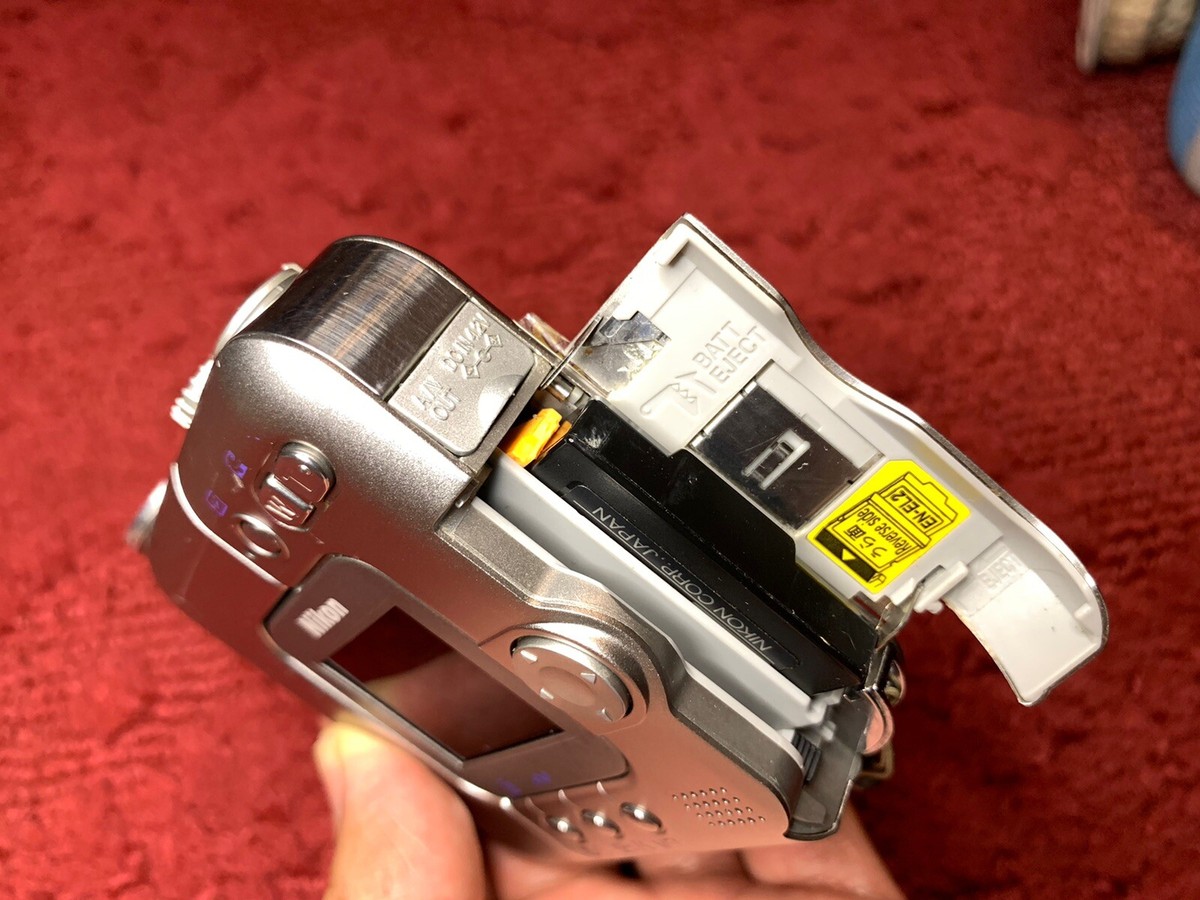 Nikon　COOLPIX SQ Nikon COOLPIX SQ Digital Compact Camera Works HAS FLAWS Read