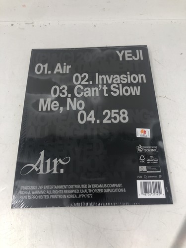 YEJI ITZY AIR CD VERSION A SIGNED & SEALED PHOTOBOOK - Picture 3 of 5