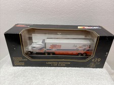 Nascar diecast 1:87 hooters racing loy allen 19 transporter truck