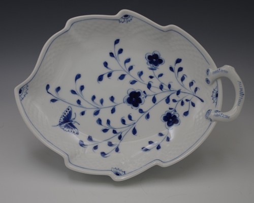 BING AND GRONDAHL DENMARK PORCELAIN BUTTERFLY LEAF SHAPED PLATE DISH  9.75" - Picture 1 of 7