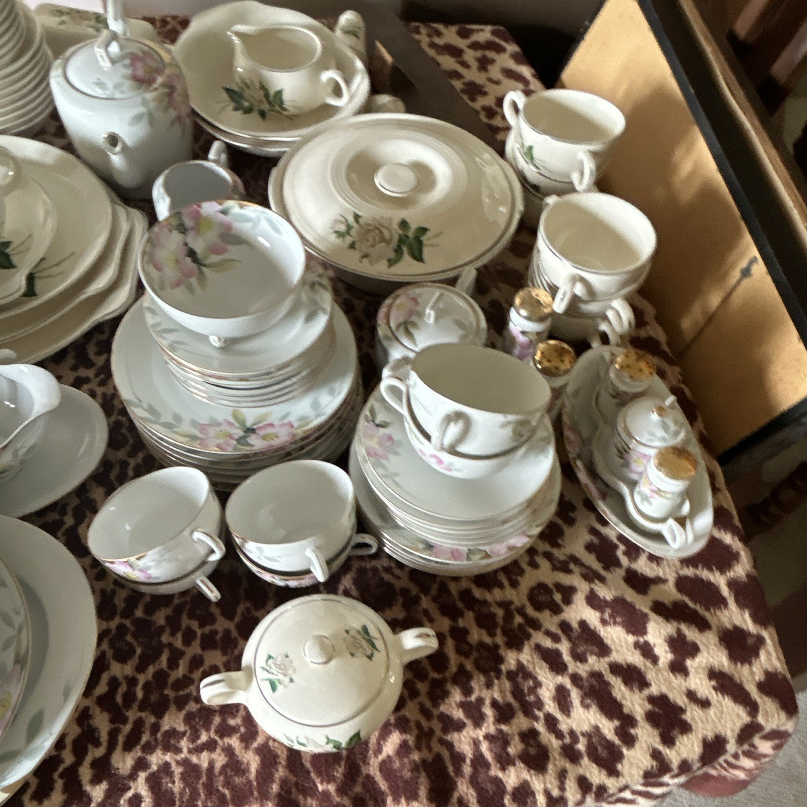 Noritake Floral Porcelain Dinner Set White Pink Green Cups Saucers Plates