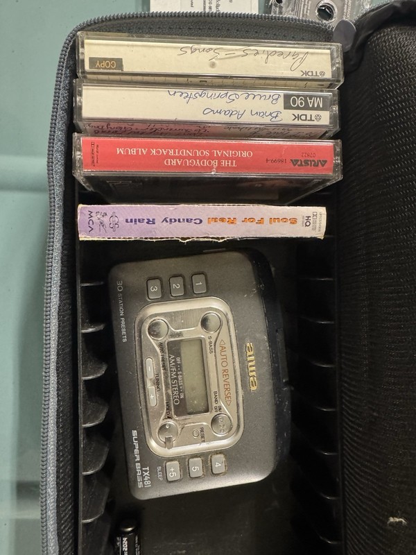 Aiwa TX481 AM/FM Stereo Cassette Player Walkman Auto Reverse Super Bass w/ Case