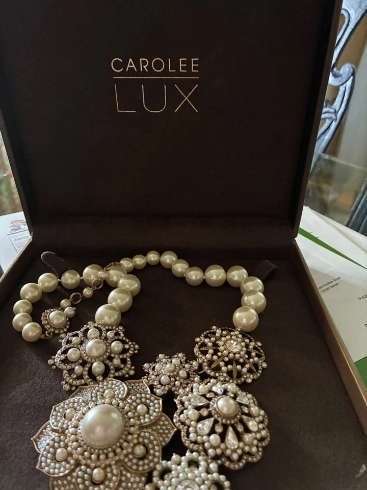 Collar de perlas y diamantes de imitación Carolee Lux Foto 3 de 3