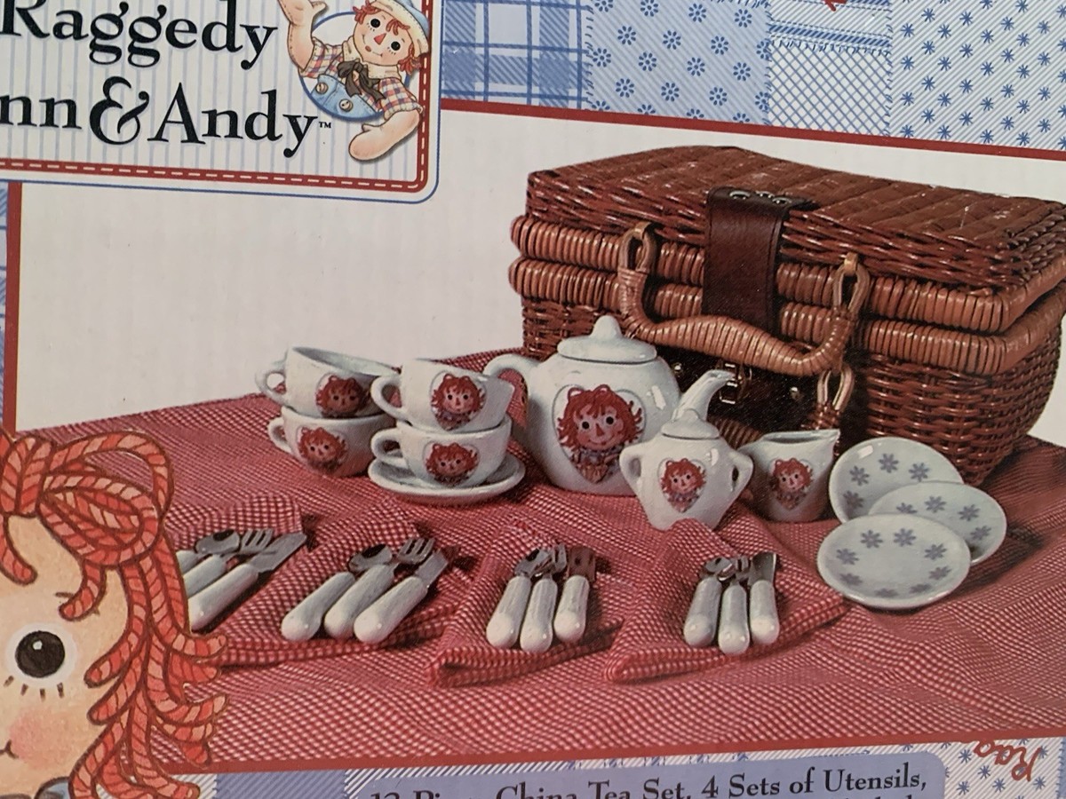 Raggedy Ann & Andy Ceramic Tea Set with Picnic Basket New In Box 