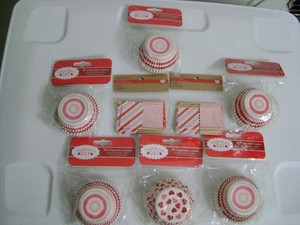 450 VALENTINE BAKING CUPCAKE LINER CUPS (6 pks) & 24 PICKS (2 Pks) SEALED/NWTGS