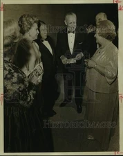 1969 Press Photo The Whites, Blands & Joe Milan greet Dame Eva Turner of London