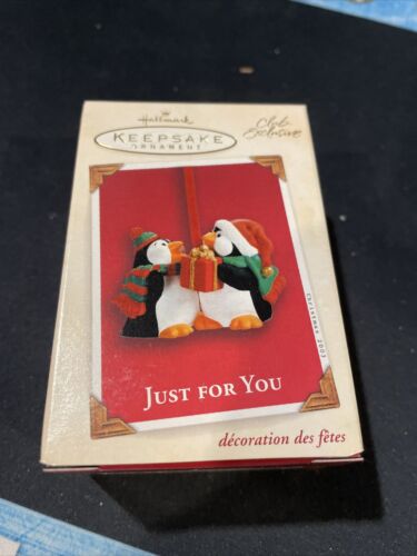 HALLMARK KEEPSAKE ORNAMENT 2003 JUST FOR YOU QXC4567 CLUB EXCLUSIVE NEW Penguins - Picture 1 of 3