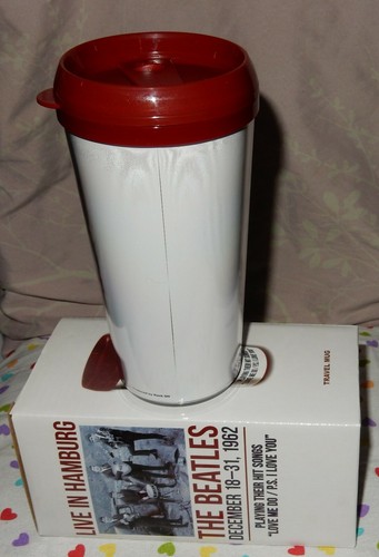 NUEVO EN CAJA EN VIVO EN HAMBURGO LOS BEATLES TAZA DE VIAJE MERCANCÍA OFICIAL - Imagen 8 de 8