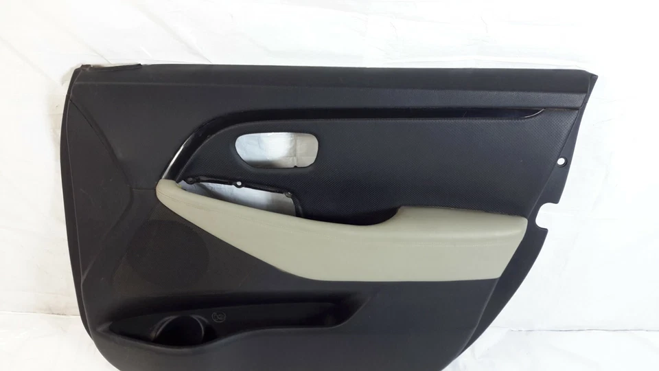 Panel de moldura de puerta interior derecho pasajero Kia Rondo 2014-2016 OEM Foto 2 de 4