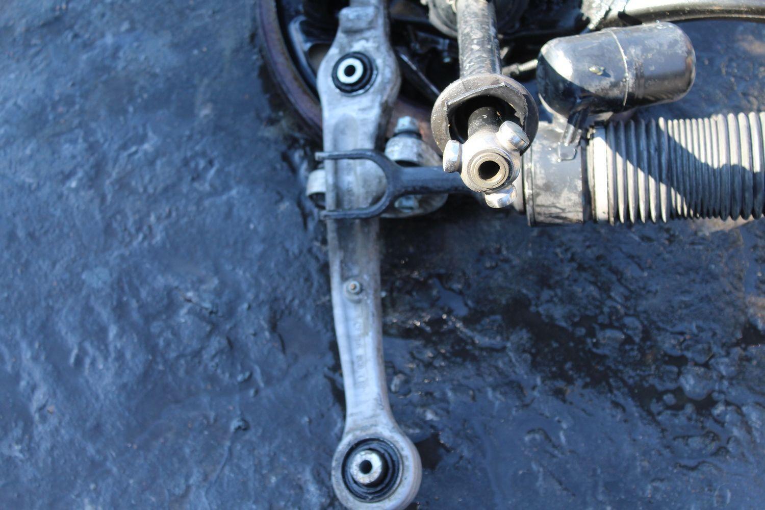 Knee Assembly BENTLEY Right 04