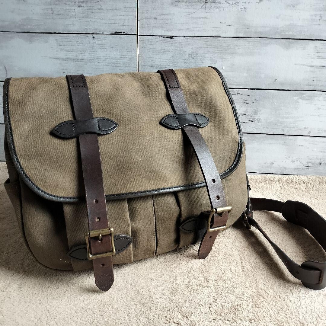 Authentic Filson Oiled Shoulder Bag Messenger crossbody Authentic Filson Oiled Shoulder Bag Messenger crossbody