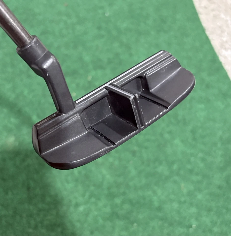 LIGHTLY  USED SQUARE TWO SERIES G SIGHT SYSTEM PUTTER - Image 2 of 4