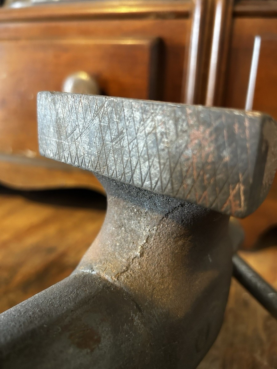 Vintage Hollands F Bench Vise With RARE Swivel Base, anvil, 3-1/2