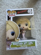 Funko Pop! Mars Attacks!: Figura de vinilo Martian Spy Girl #1876 con protector