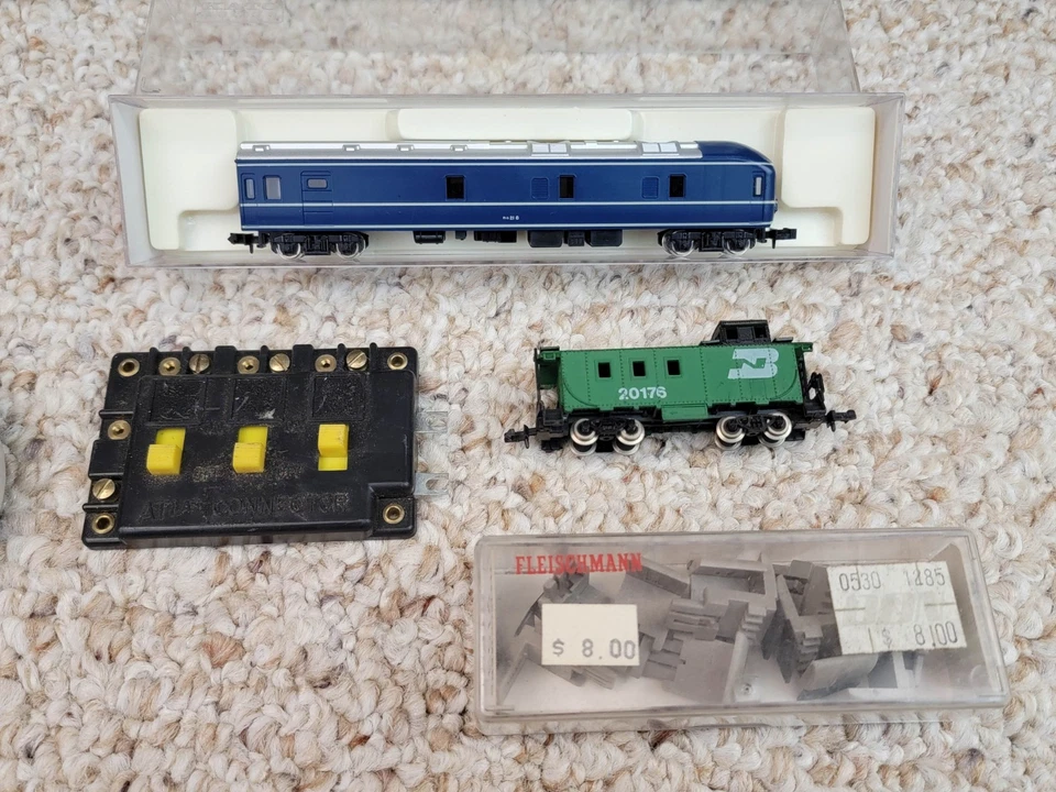 N-Scale Model Railroad Bundled Lot ~ Kato ~ Atlas ~ Model Power Railroad Signal - Image 2 of 4
