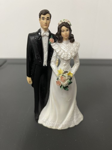 Wilton 2011 Plastic Bride & Groom Cake Topper