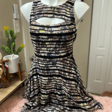 Women  s Sleeveless Fit  Flare Dress Cutout Front Striped Floral Midi Dress Size