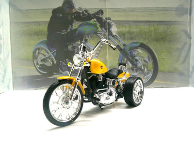 2022 HARLEY DAVIDSON 2001 FXDWG DYNA WIDE GLIDE 1:18 SCALE RIDE