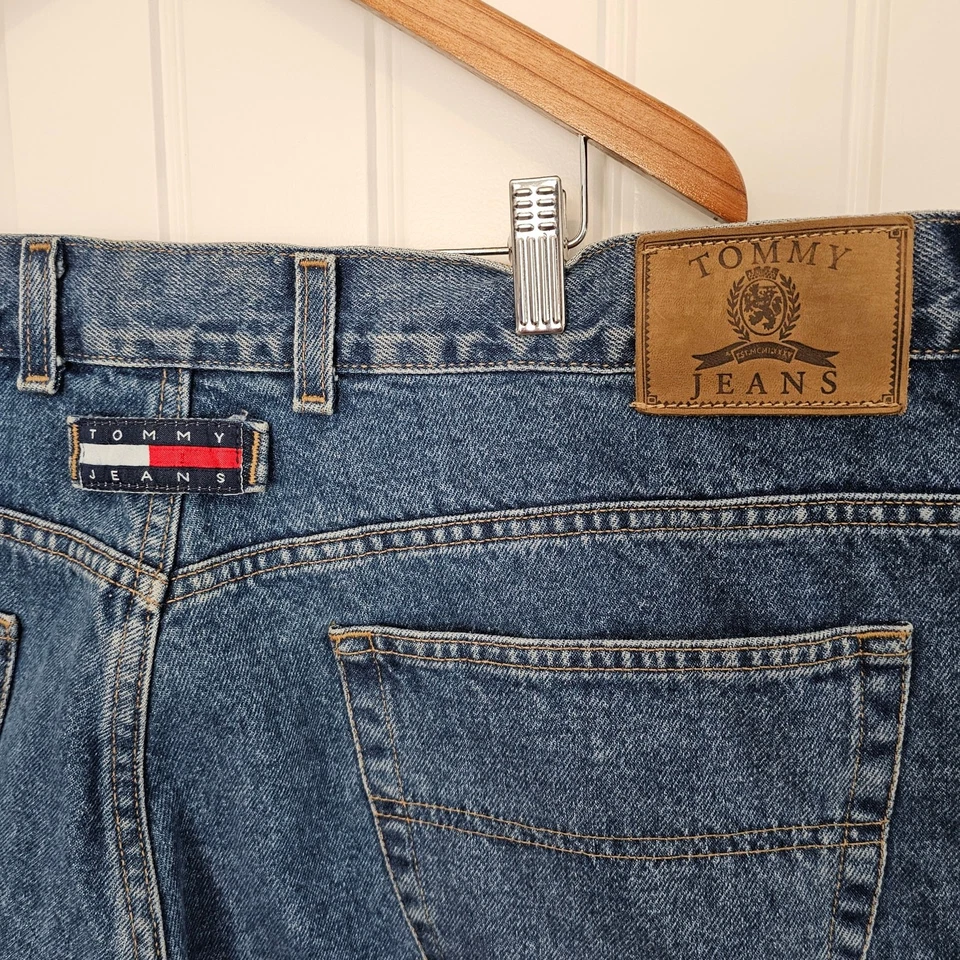 Jeans Tommy Hilfiger vintage años 90 para hombre 42X30 calce holgado pierna ancha denim lavado medio Foto 3 de 4