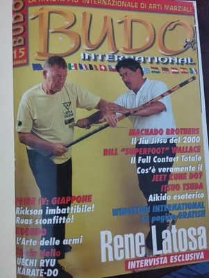 11 Budo International Martial Arts Zeitschriften 1999 in Ledereinband.