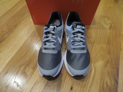 boys gray nike shoes