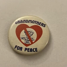 Vintage Grandmother’s For Peace Button Pin PB28J