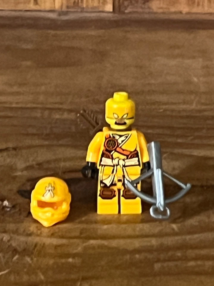 Lego Ninjago Skylor Minifigure yellow Ninja w/ 2 weapon from 70746 Retired - Image 3 of 3