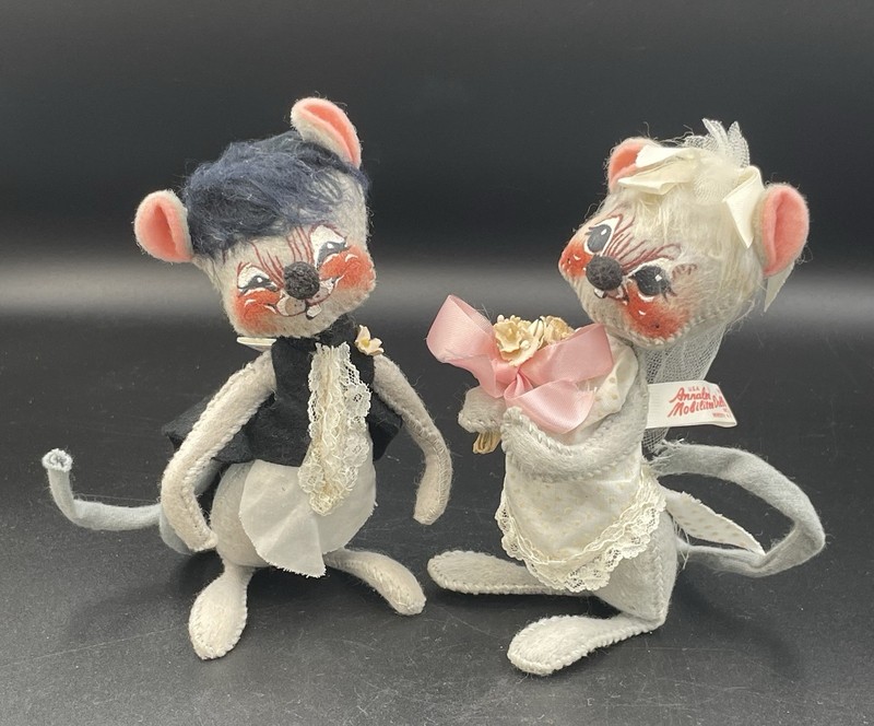 Annalee Mobiltee Dolls, Inc. Mouse Bride & Groom 1965