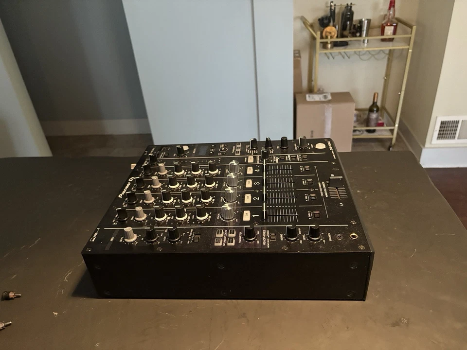 Pioneer DJM-750MK2 4-Channel DJ Mixer GOOD CONDITION - Image 4 of 4
