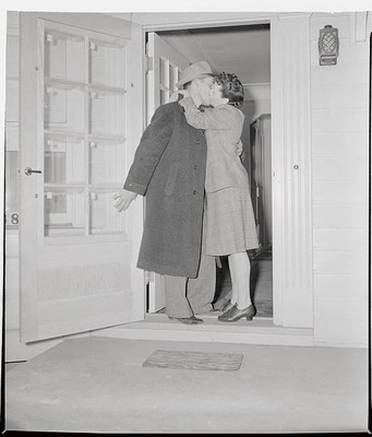 Douglas Richards kisses wife goodbye leaves picket duty river Rou- 1941 Photo