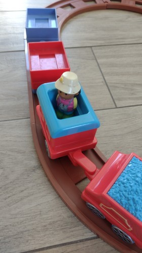 ELC Happyland Train Set Complete With Track,Crossing,Station Figures,Car Extras - Imagen 18 de 19