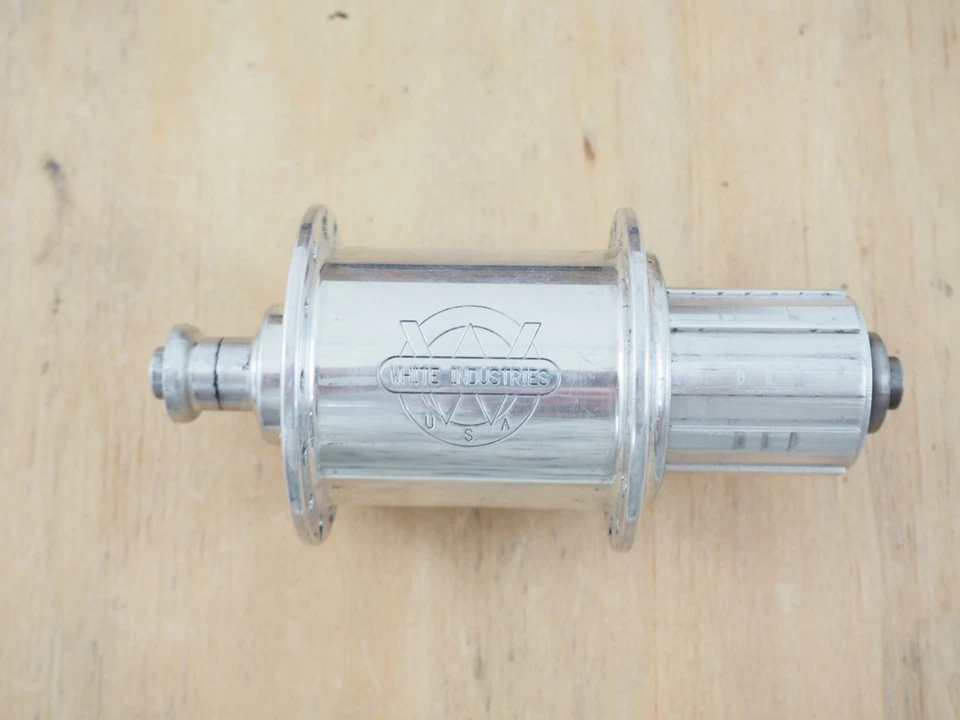 Cassette HUB 8 velocidades 28h 130 mm vintage White Industries TI freno de llanta plateado  Foto 2 de 4