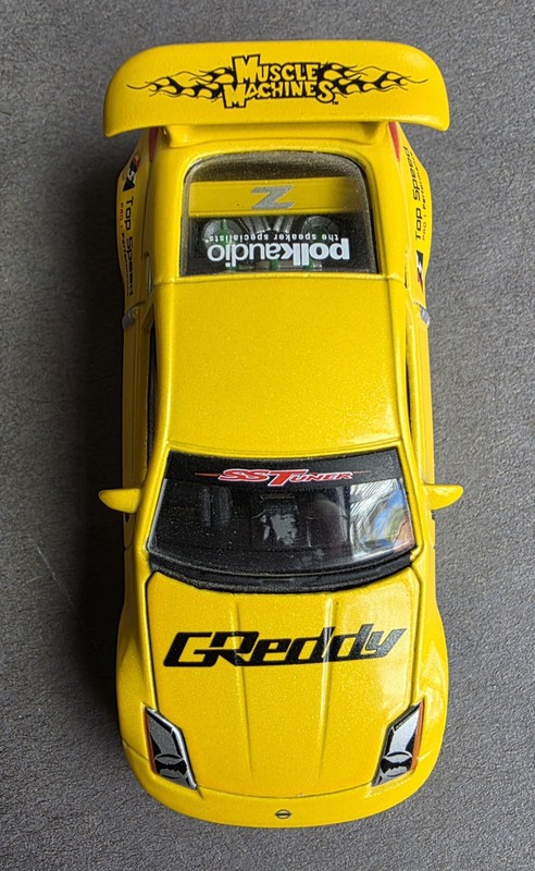 Nissan 350 Z Yellow Muscle Machines 1:64 Greddy SS Colection Hood Opens