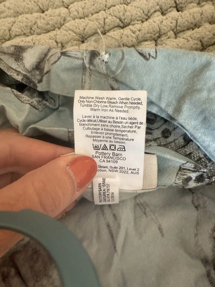 Pottery Barn King Size 5% Organic Cotton Duvet Cover And King Shams Seacrest - Image 3 of 4