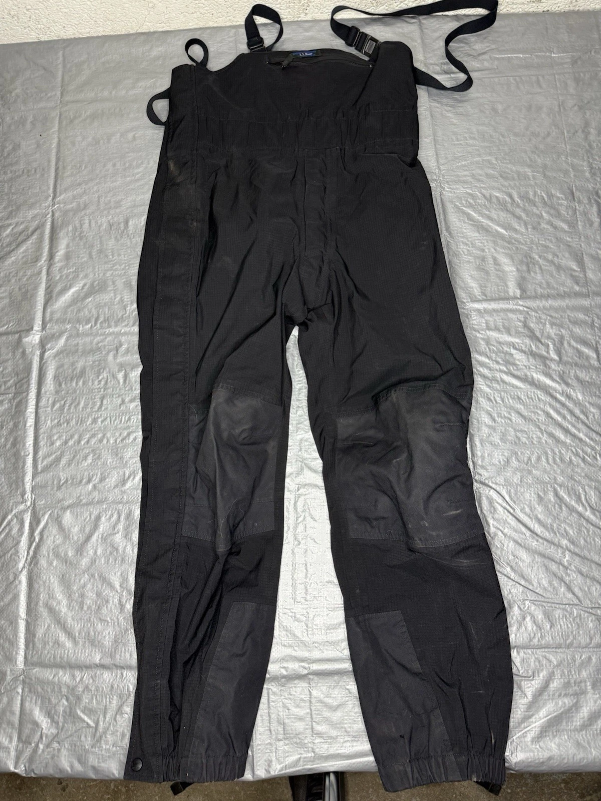 LL Bean Gore-Tex Overalls Mens Medium Ski Snow Pants Nylon Outdoor Black EUC
Opens in a new window o