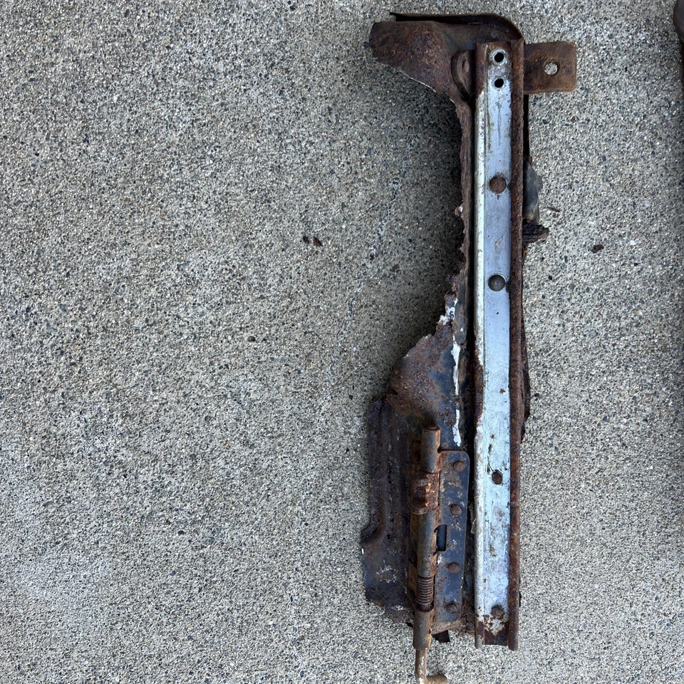 1966 PORSCHE 911/912 PASSENGER SEAT SLIDING TRACK - Image 4 of 4