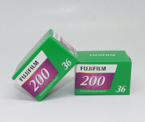 Dos películas a color de exposición Fujifilm 200 35 mm 36 con 36 fotos en cada una - 72 en total - Imagen 2 de 2
