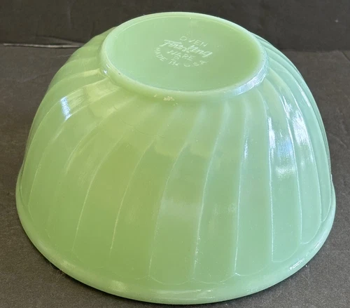 VINTAGE OVEN WARE FIRE-KING JADEITE GREEN SWIRL 7” BOWL USA FIREKING