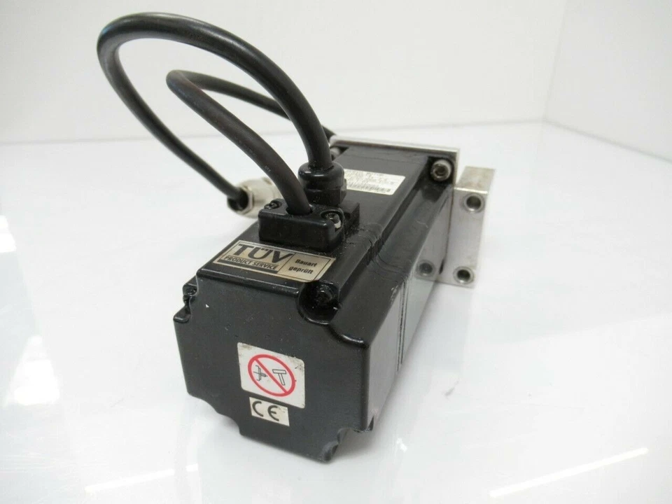 SGME-04VF14 Tuv Ac Motor 3000r/m+2 salidas Convertidor Cable Macho (Usado Probado) Foto 4 de 4