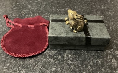 Glückliche Miniatur Messing Hase Statue Sammlerstück Beutel Haustiere Ornamente, Geschenkbox