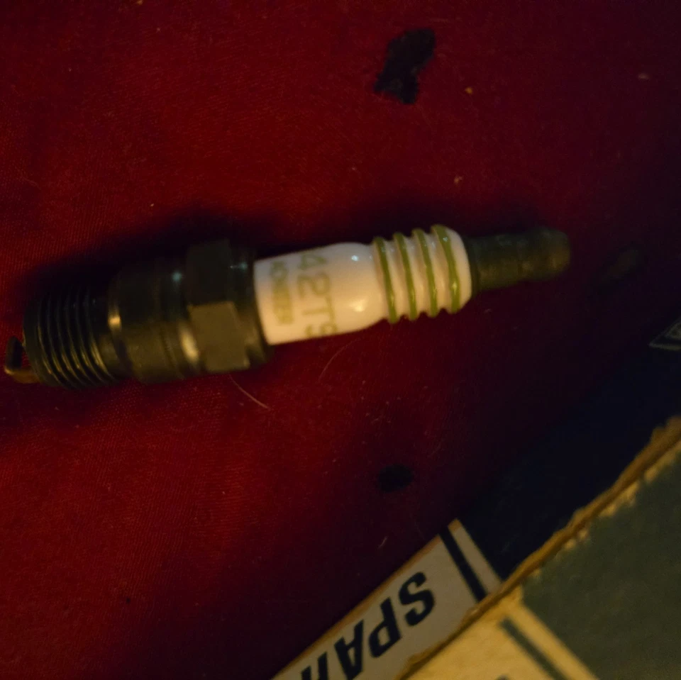 Juego de 8 bujías NOS AC Acniter II GM R42TS Foto 3 de 4