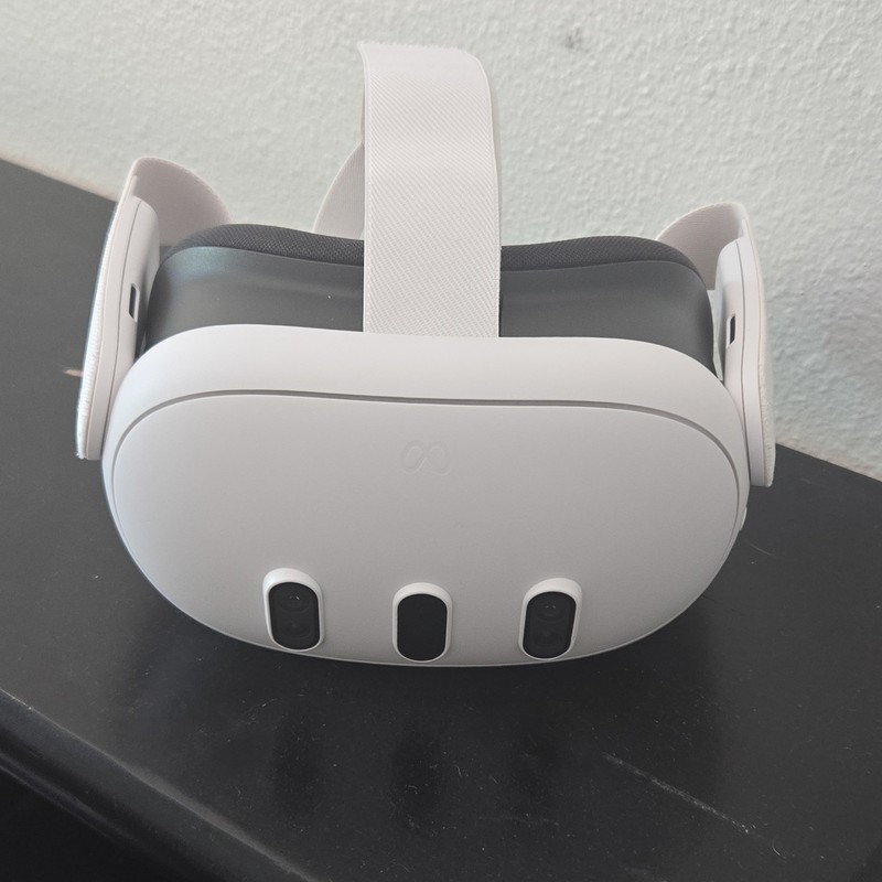 Meta Meta Quest 3 Standalone VR Headset with Controllers - White