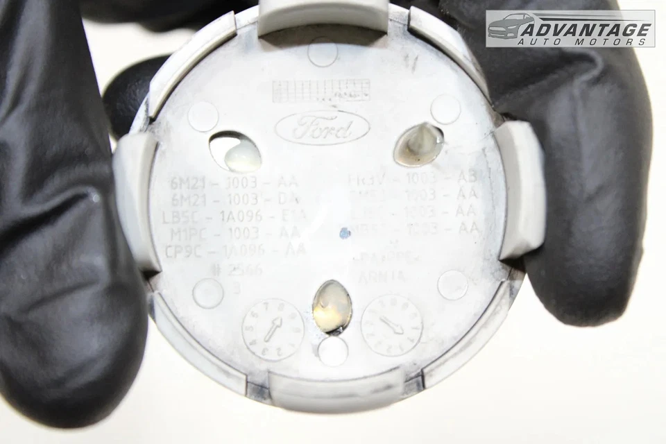 Ford Escape SE 2013-2025 llanta tapacubos central cubierta emblema logotipo OEM Foto 4 de 4