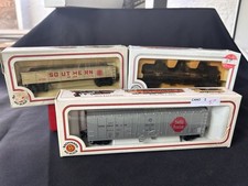 BACHMANN HO LOT OF 3 Freight CARS