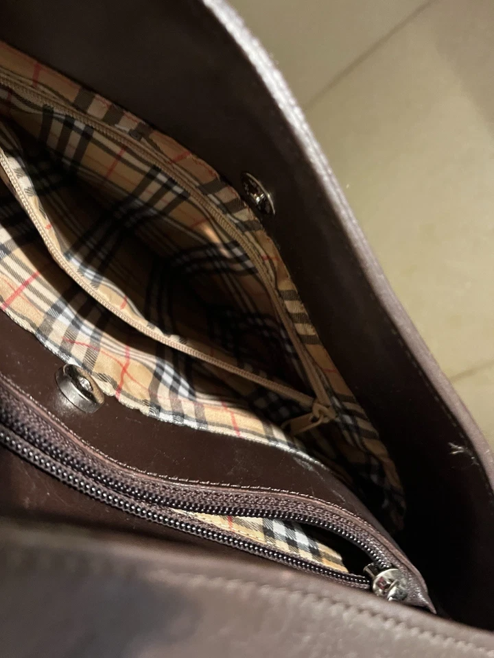 Bolso de cuero y cordero persa MAXX New York para mujer Foto 3 de 4